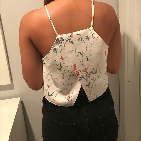 Floral halter top! - Picture 2 of 3
